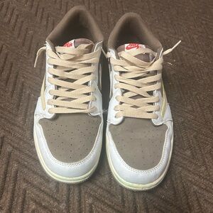Travis Scott Jordan 1 reverse mocha size 11 beaters